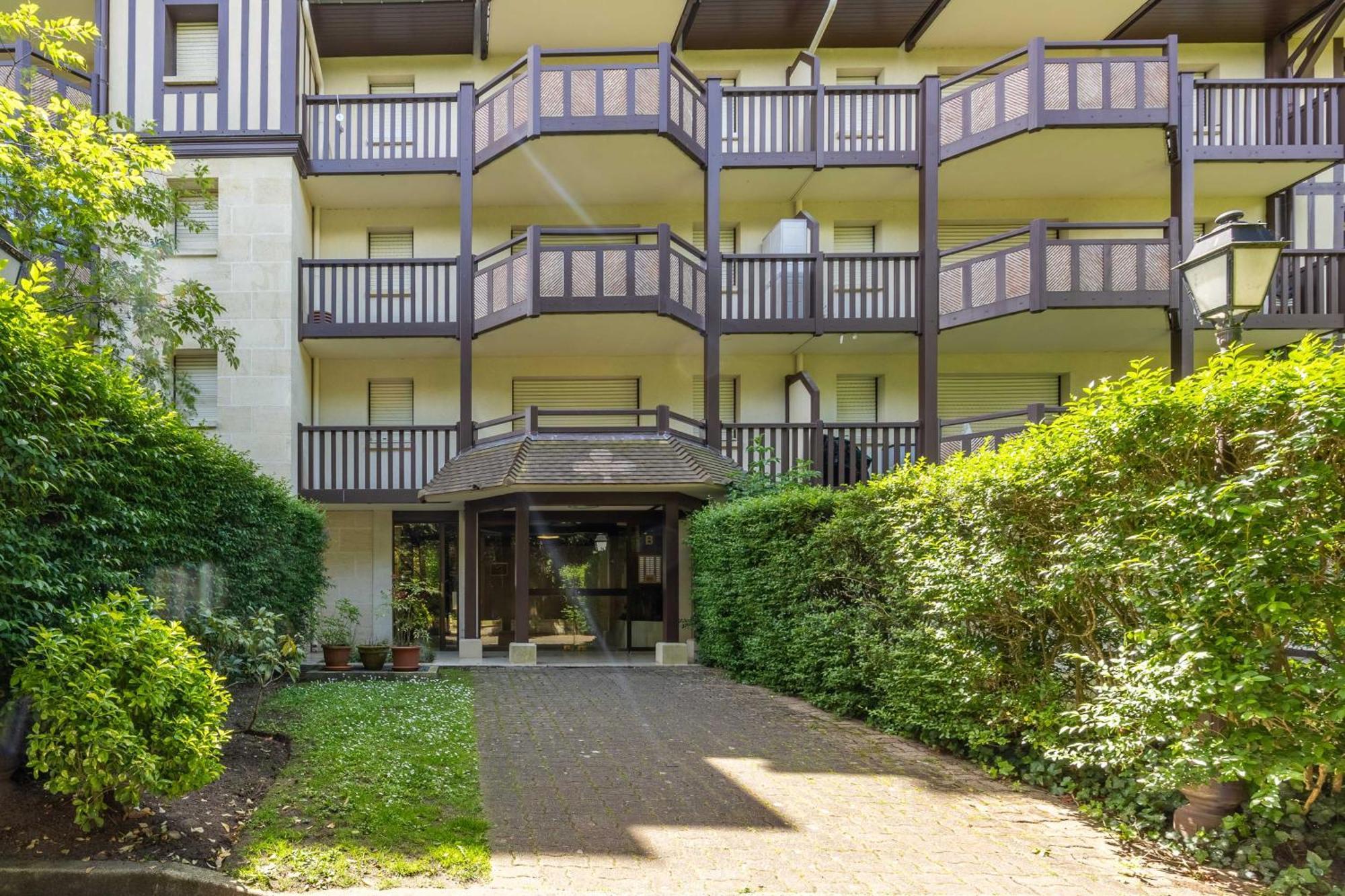 Apartment With Parking And Balcony Near The Beach Ντοβίλ Εξωτερικό φωτογραφία